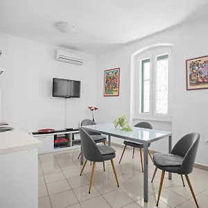 Appartement Bose, Split